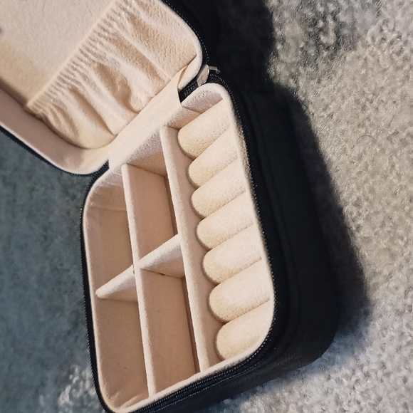 Mini jewellery travel case 🌸🌸 - Picture 3 of 4
